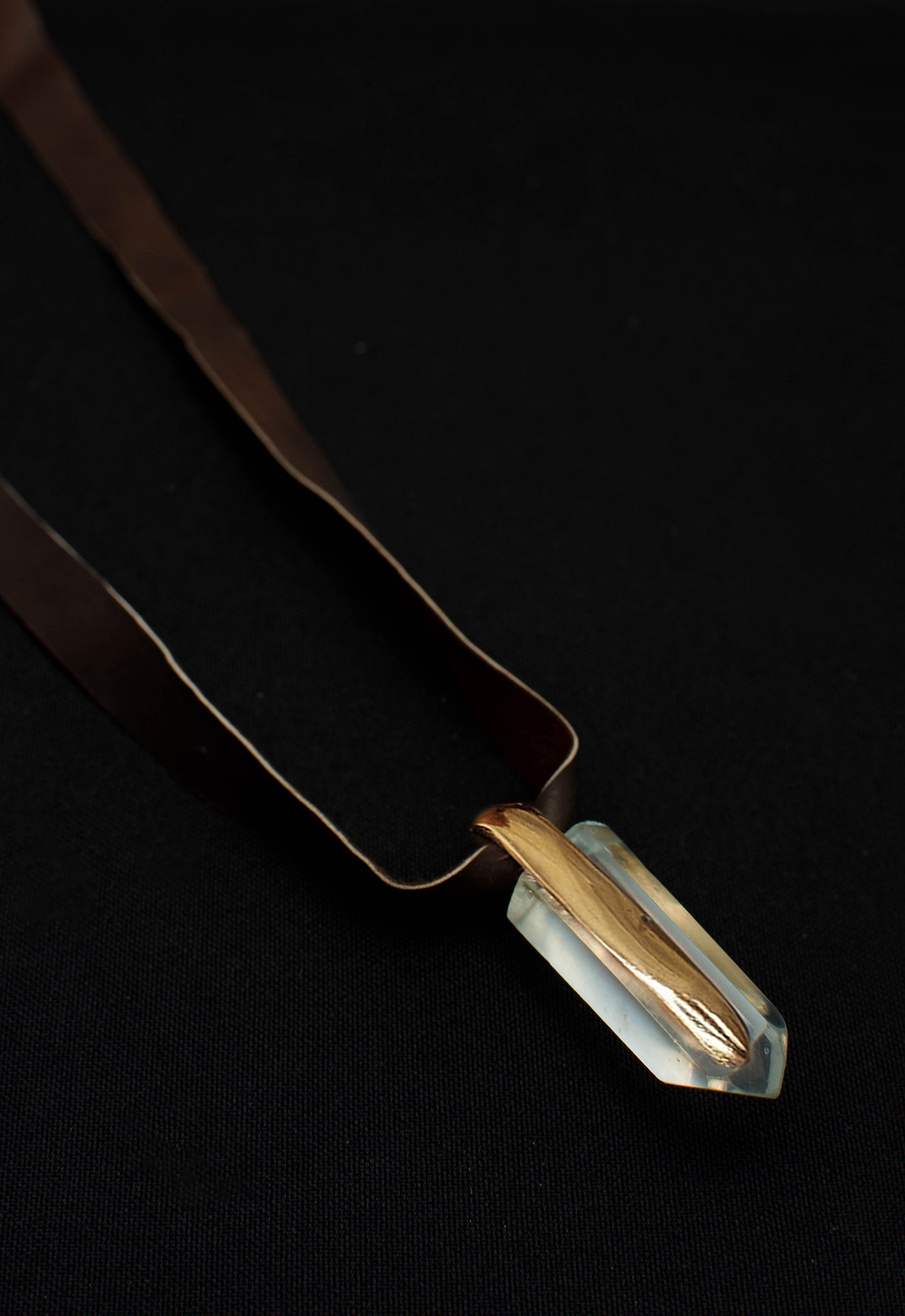 RESIN AND POWDER QUARTZ SPIKE WITH LEATHER