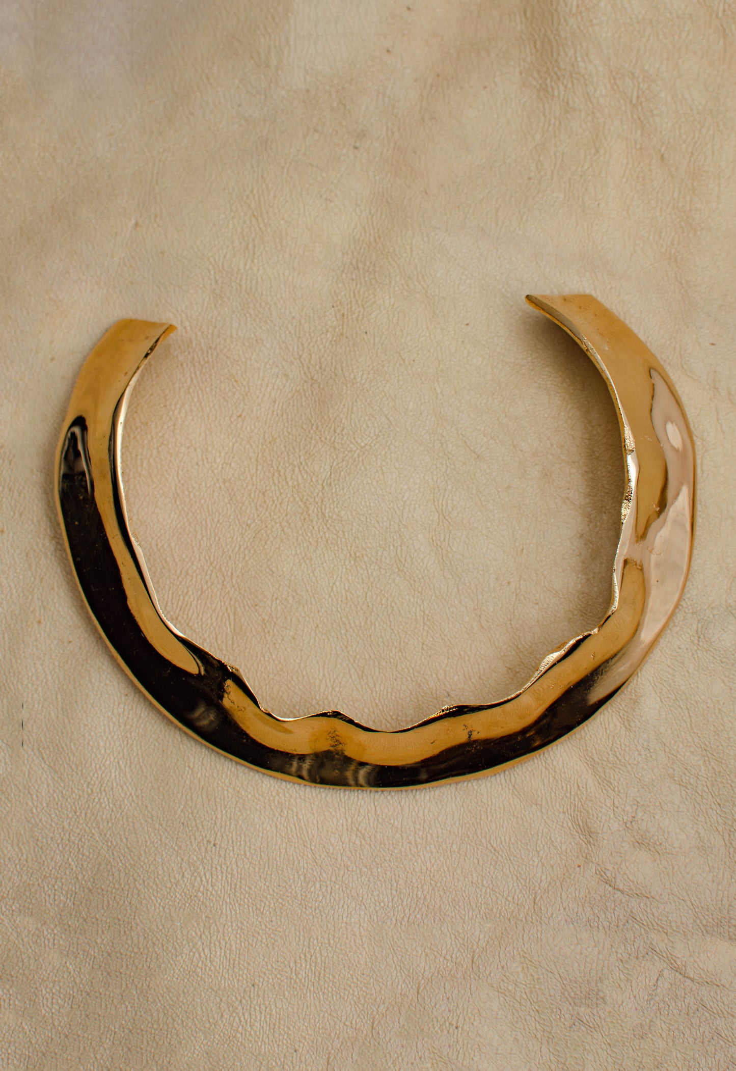 WA MEDIUM BRASS CHOKER